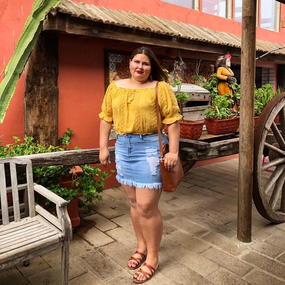 Plus Size AE Off the Shoulder Top - Picture 2 of 3